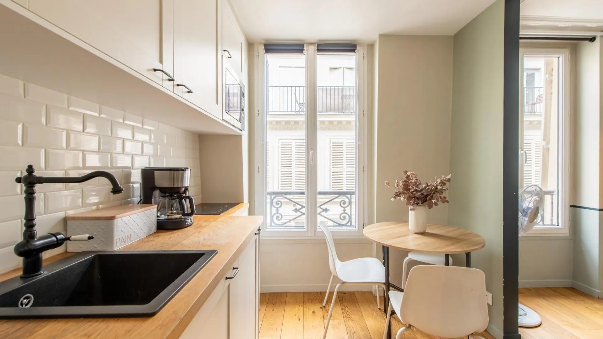 פריז Modern Spacious Studio Only 1 Minute Away From The Place De La Republique