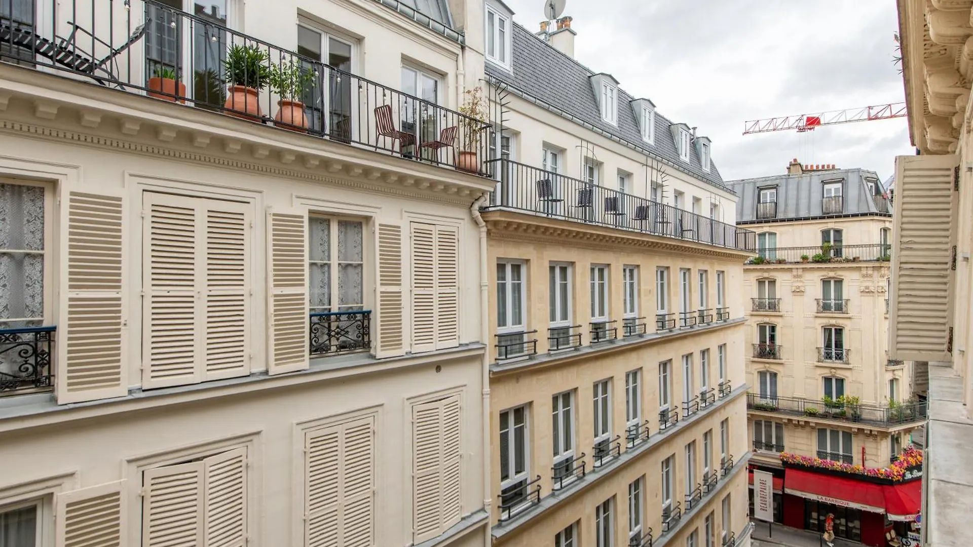 Apartment Modern Spacious Studio Only 1 Minute Away From The Place De La Republique Paris