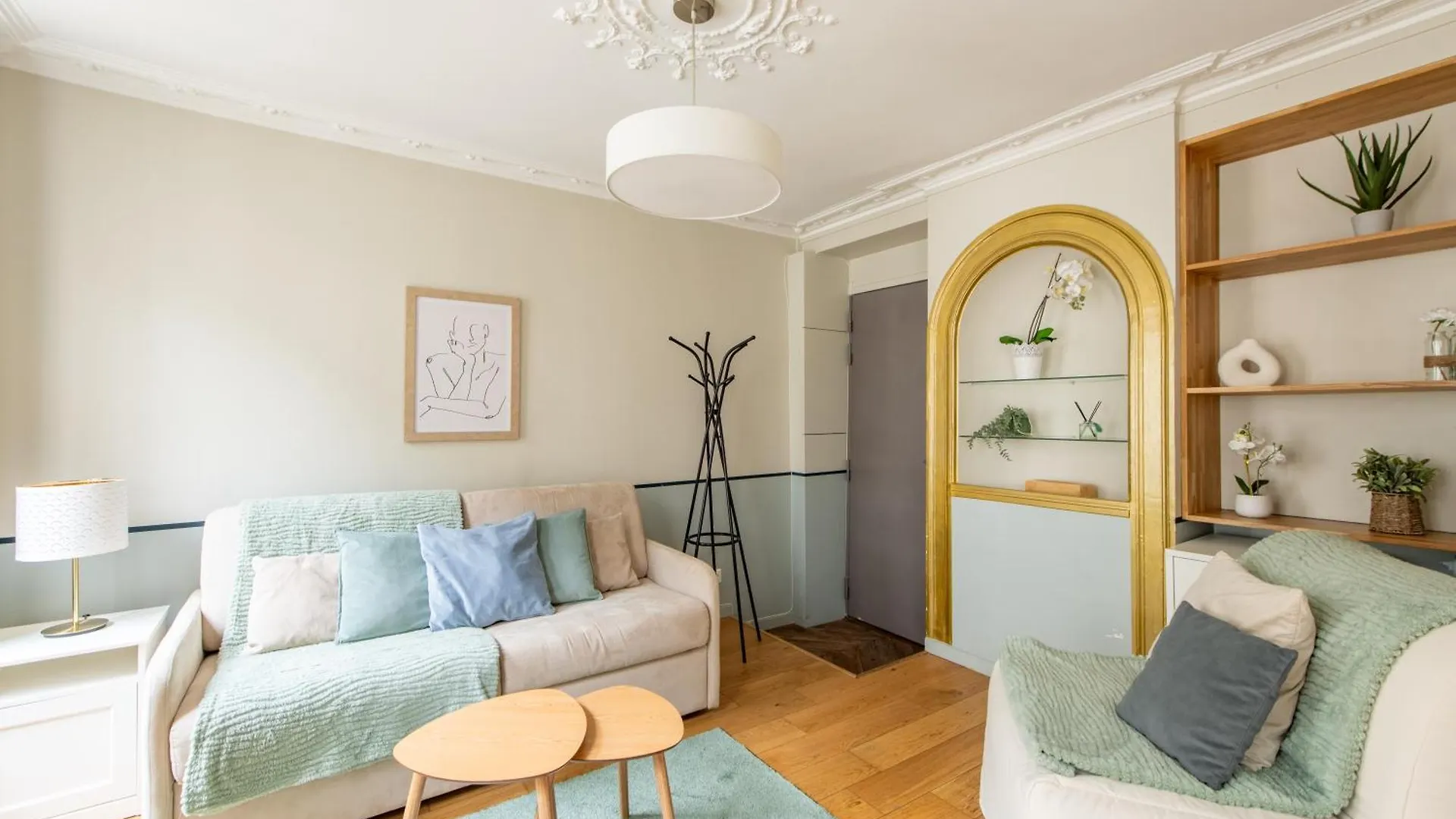 Modern Spacious Studio Only 1 Minute Away From The Place De La Republique Paris Apartment