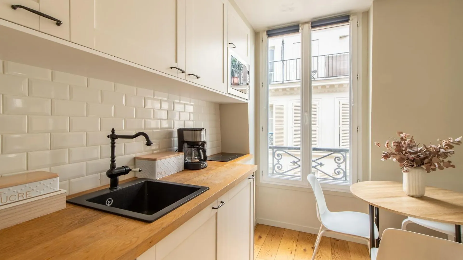 Modern Spacious Studio Only 1 Minute Away From The Place De La Republique Paříž 0*,