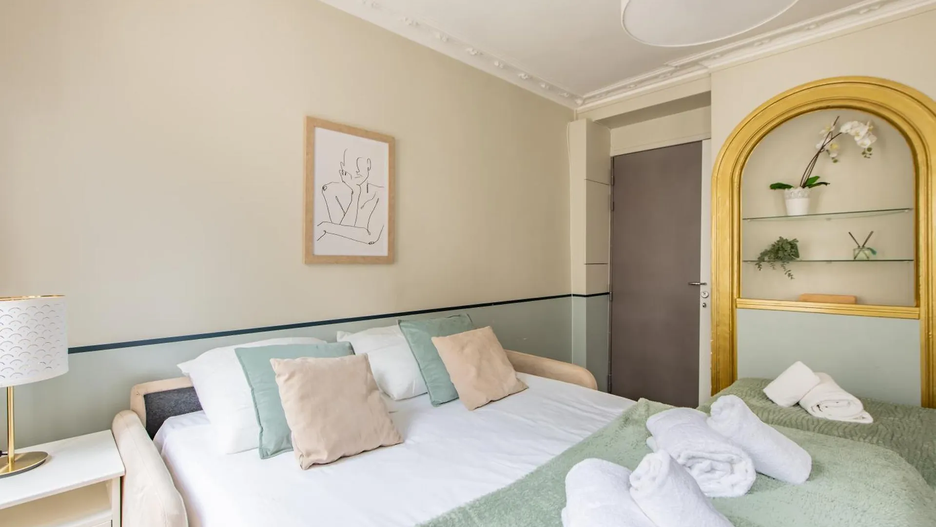Apartment Modern Spacious Studio Only 1 Minute Away From The Place De La Republique Paris France