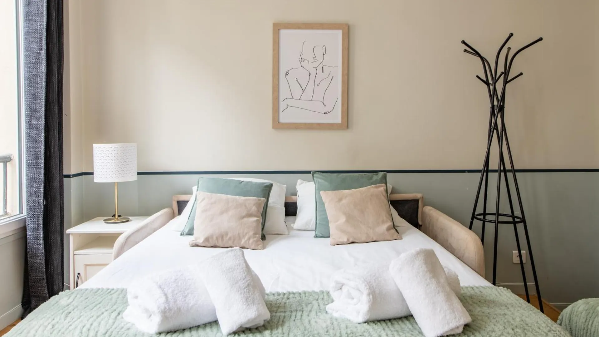 Apartment Modern Spacious Studio Only 1 Minute Away From The Place De La Republique Paris