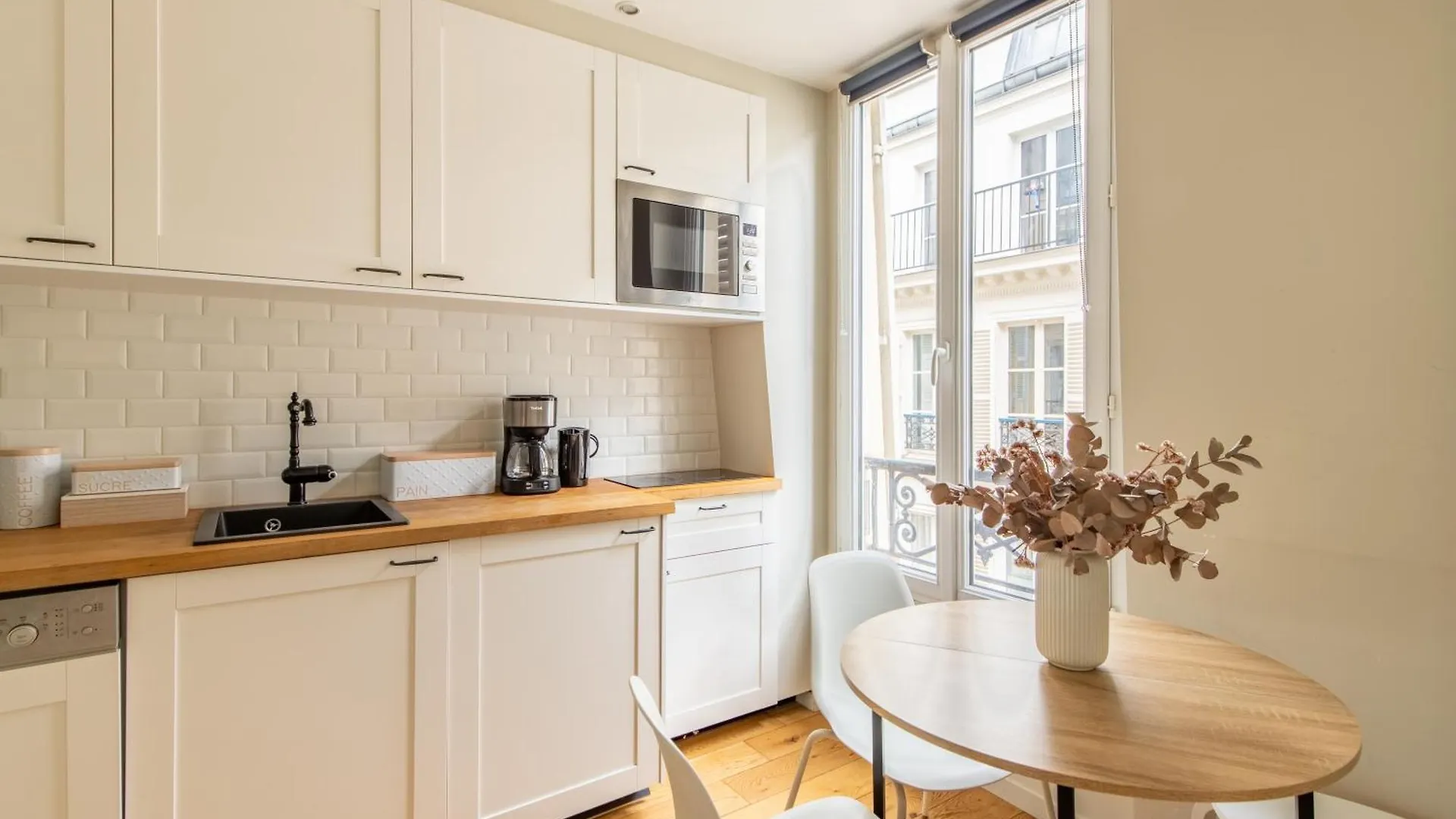 Modern Spacious Studio Only 1 Minute Away From The Place De La Republique Paris 0*,
